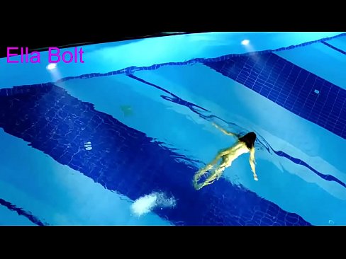 ❤️ หยุดดูไม่ได้เลย หนุ่มผมบลอนด์โดนจับได้ว่ายเปลือยกายอยู่ใน ELLA BOLT resort pool ❤ โป๊ ที่เรา